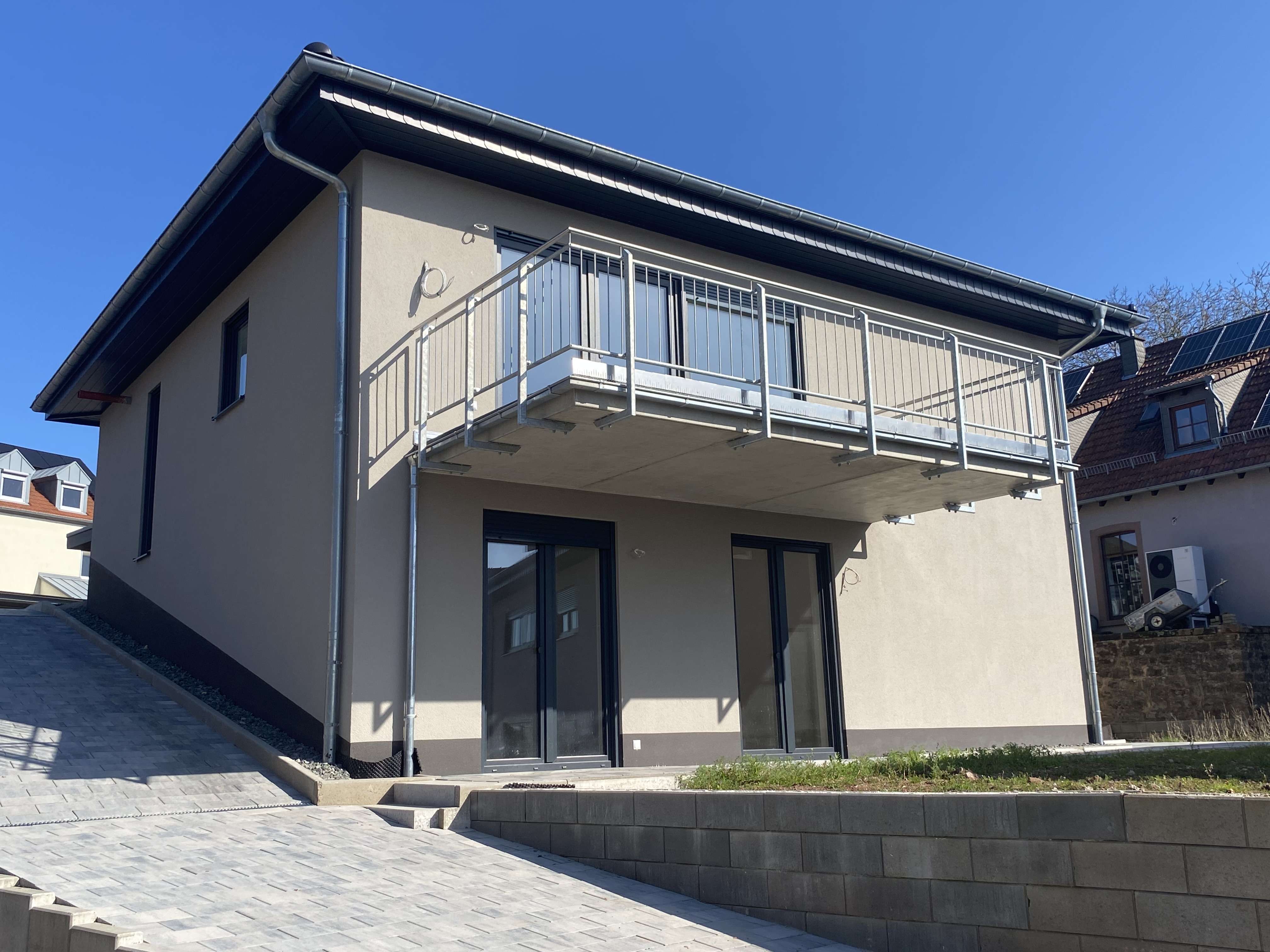 Neubau Stadthaus Geiselberg Suedwest-Ansicht - RS Bausysteme