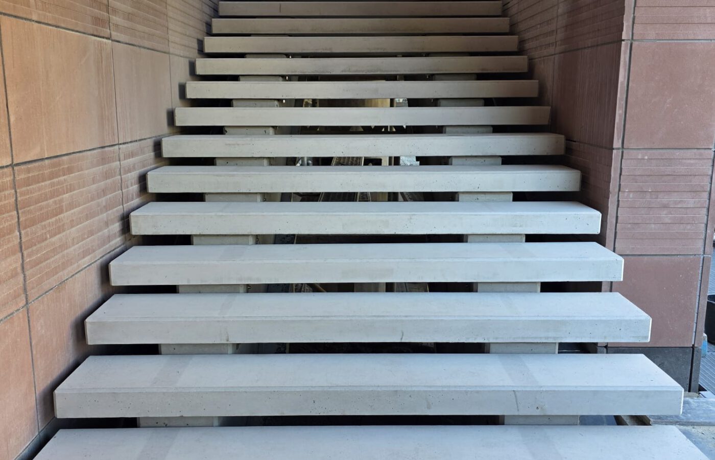 Detailansicht der montierten Treppenstufen, Pfalztheater Kaiserslautern