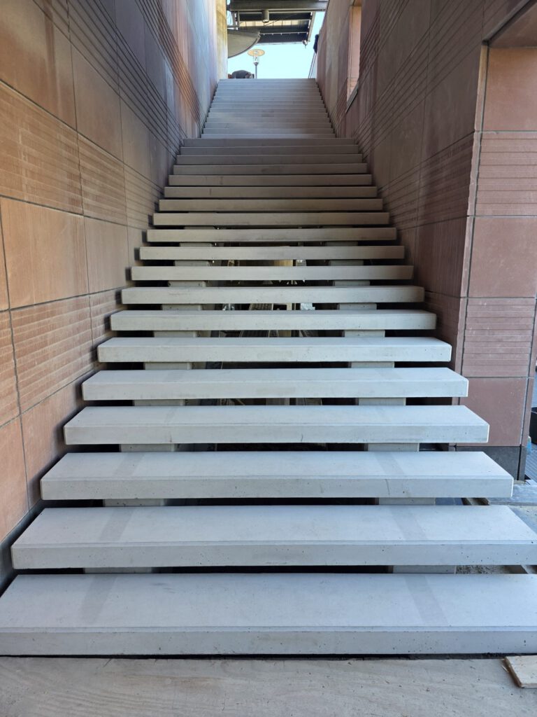 Detailansicht der montierten Treppenstufen, Pfalztheater Kaiserslautern